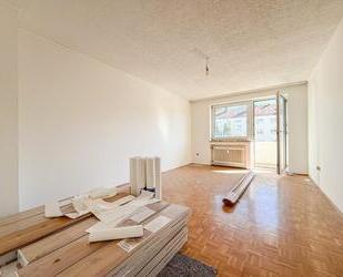 Leerstehend! Renovierungsbedürftige Wohnung mit Balkon in Nürnberger Nordstadt