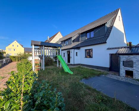 Ansicht2 - Überwiegend saniertes Doppelhaus in ruhiger Lage!