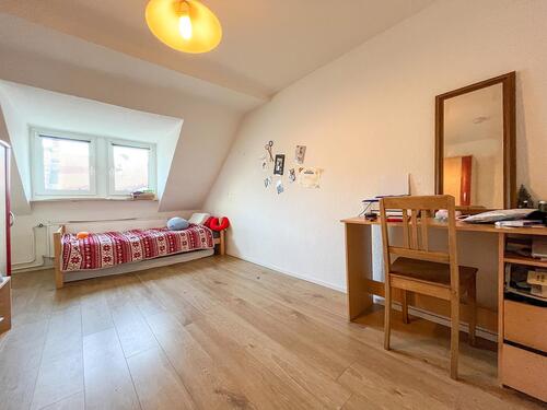 Zimmer2 - 4- Zimmerwohnung mit 91,00 m&sup2; in Fürth zur Miete