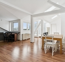 MALERISCHER STEPHANKIEZ: LICHTDURCHFLUTETES DACHGESCHOSS MIT TERRASSE IN PARKNÄHE! - Berlin Moabit