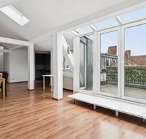 MALERISCHER STEPHANKIEZ: LICHTDURCHFLUTETES DACHGESCHOSS MIT TERRASSE IN PARKNÄHE! - Berlin Moabit