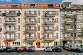 Strassenansicht (1) - 2 Zimmer Dachgeschoßwohnung zum Kaufen in Berlin