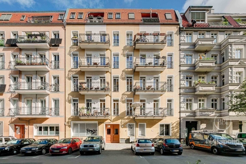 Strassenansicht (1) - 2 Zimmer Dachgeschoßwohnung zum Kaufen in Berlin