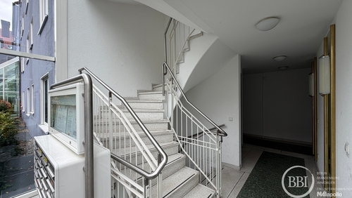 Treppenhaus - Tiefgaragenstellplatz zum Kaufen in Berlin