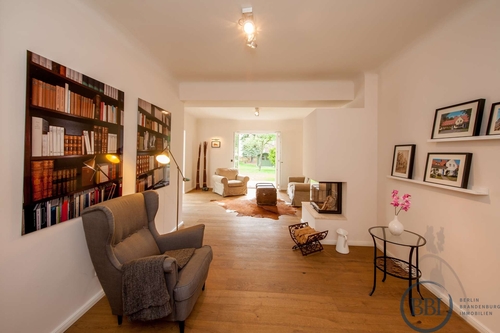 direkter Zugang vom Wohnzimmer auf die Terrasse - Reihenhaus mit 147,00 m&sup2; in Berlin zum Kaufen