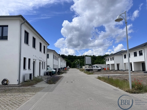 Zufahrt - 4 Zimmer Doppelhaushälfte in Beelitz