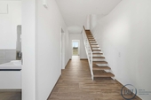 Treppe zum OG (Musterdarstellung, baugleiches Objekt) - 
