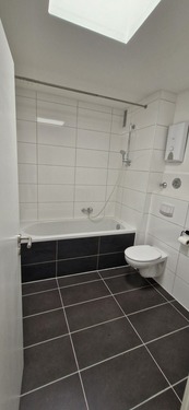 Bad mit Wanne - 