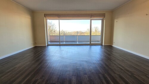 Der großzügige Wohnraum - 3 Zimmer Dachgeschoßwohnung in Mettmann