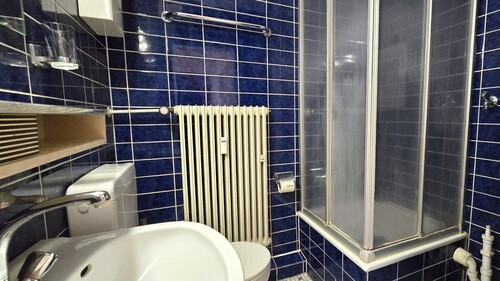 bietet eine Dusche - 