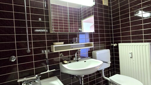 Das Hauptbad ist ein - 