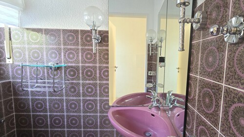 Ein Gäste-WC befindet sich - 