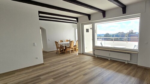 Der helle Wohnraum mit Essecke - 2 Zimmer Etagenwohnung in Mettmann