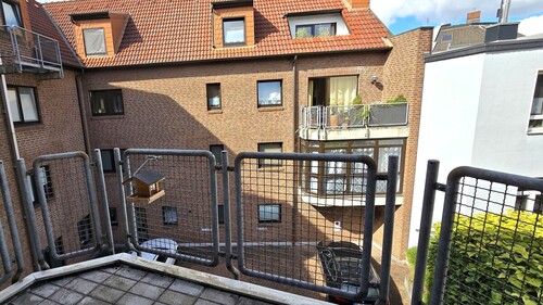 Ein kleiner Balkon zur Entspannung - 