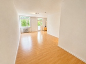 Wohnzimmer - 1 Zimmer Etagenwohnung zum Kaufen in Berlin