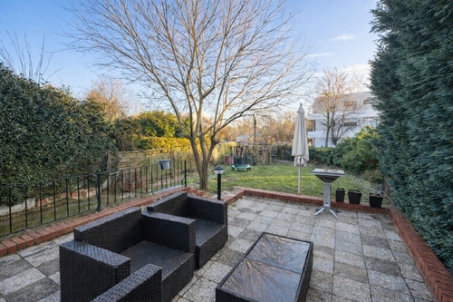 Terrasse - Einfamilienhaus mit 120,00 m&sup2; in Berlin zum Kaufen