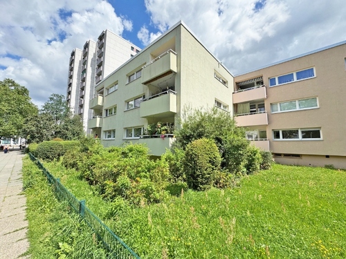 Rückansicht---2 - frei werdende sanierte Wohnung im Herzen der Gropiusstadt