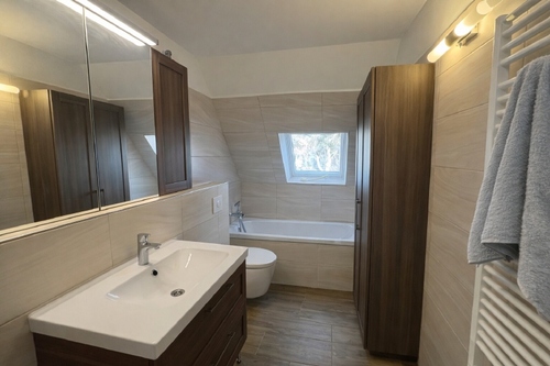 OG Bad - 5 Zimmer Einfamilienhaus in Berlin