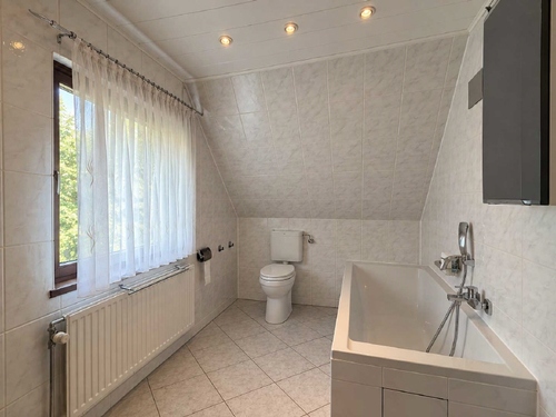 Wannenbad - 4 Zimmer Einfamilienhaus in Berlin