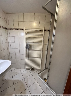 Blick 2 Bad - 1 Zimmer 1- Zimmerwohnung in Dresden