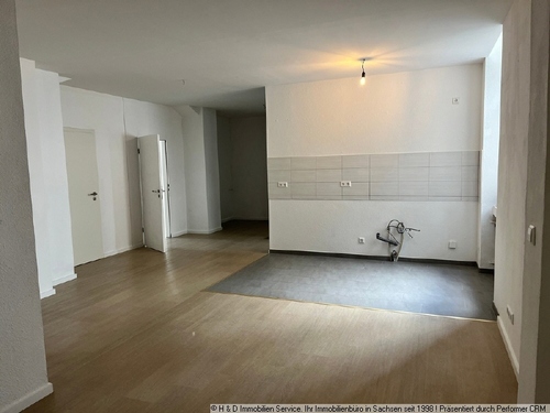 Blick Wohnzimmer und Küche - 4 Zimmer 4- Zimmerwohnung zur Miete in Dresden