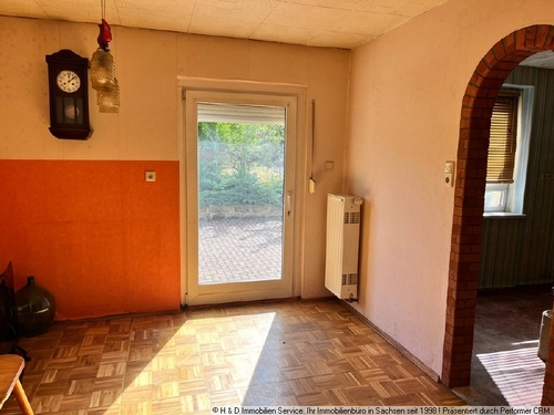 Blick 2 Wohnzimmer - Reihenendhaus mit 84,00 m&sup2; in Dippoldiswalde zum Kaufen