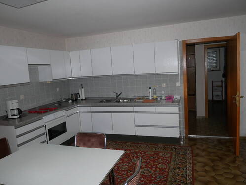 Küche mit Speisekammer - Mehrfamilienhaus, Wohnhaus mit 144,00 m² in Pocking zum Kaufen