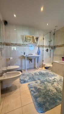 Vollbad mit Dusche - 
