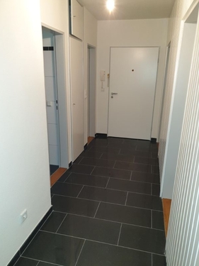 Flur - 4- Zimmerwohnung mit 81,76 m&sup2; in Flensburg zur Miete