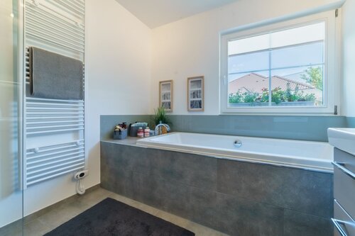 Beispielbild Badezimmer - 4 Zimmer Bungalow in Chemnitz