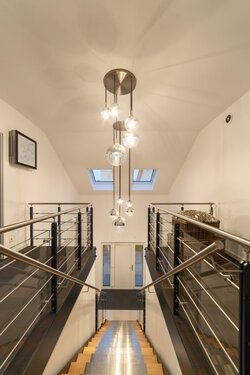 Aufgang in das geräumige Dachgeschoss - 