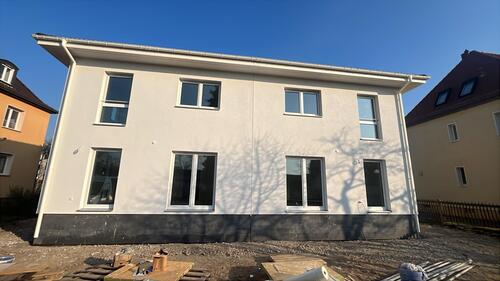 1000204039 - Nachhaltige Neubau-Haushälfte mit Terrasse und eigenem Gartenanteil höchster Energiestandard